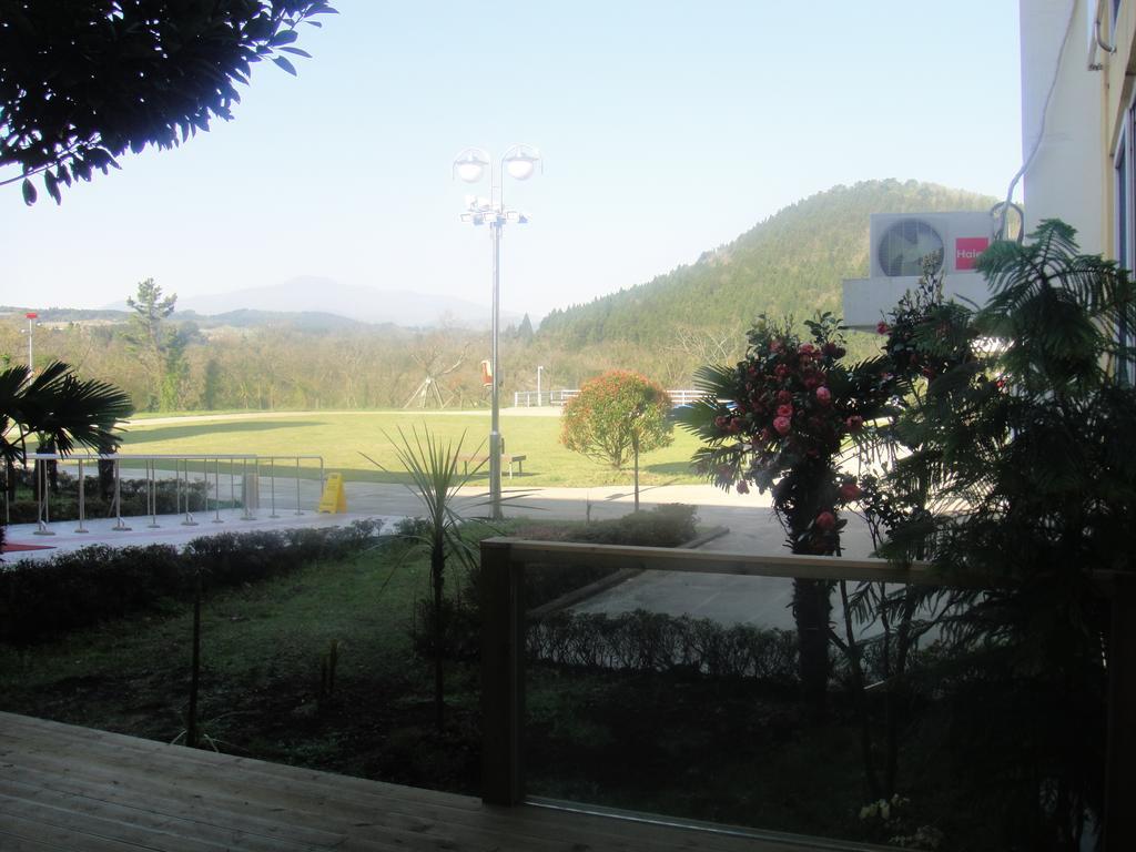 Geomunoreum Hostel Чеджудо Экстерьер фото