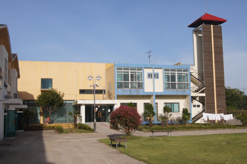 Geomunoreum Hostel Чеджудо Экстерьер фото
