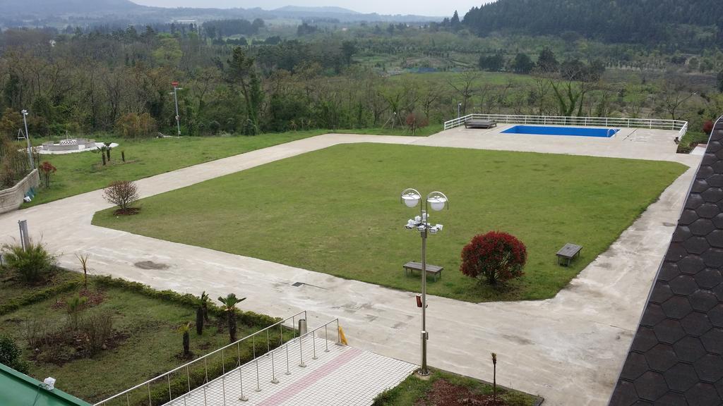 Geomunoreum Hostel Чеджудо Экстерьер фото