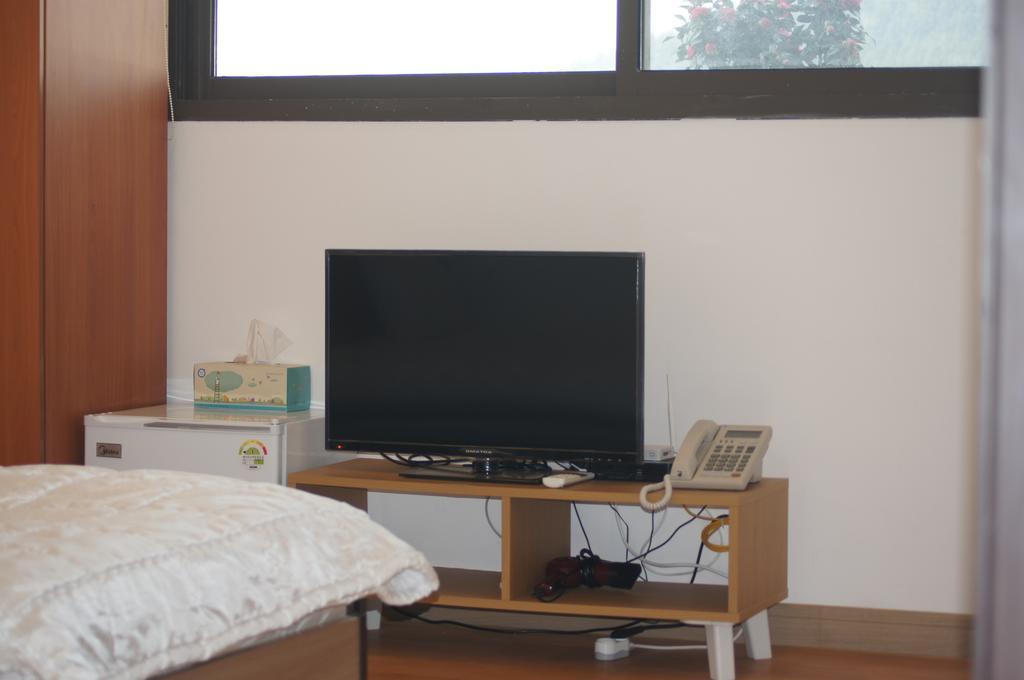Geomunoreum Hostel Чеджудо Экстерьер фото