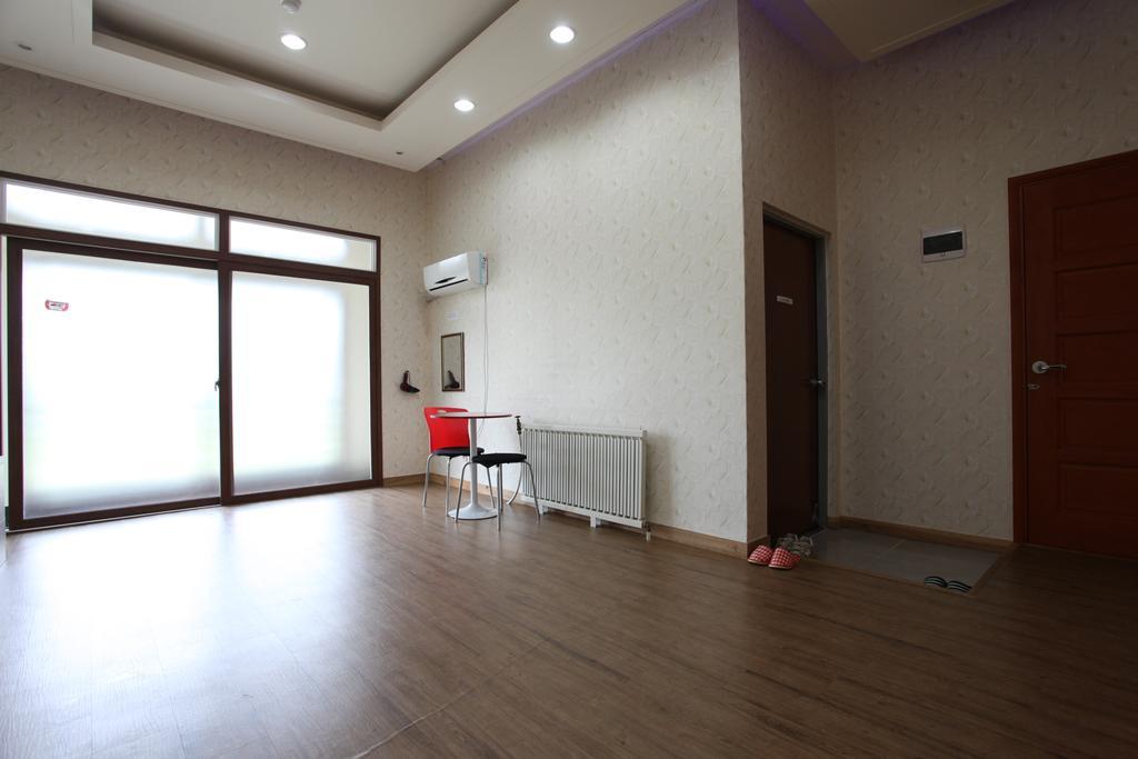 Geomunoreum Hostel Чеджудо Экстерьер фото