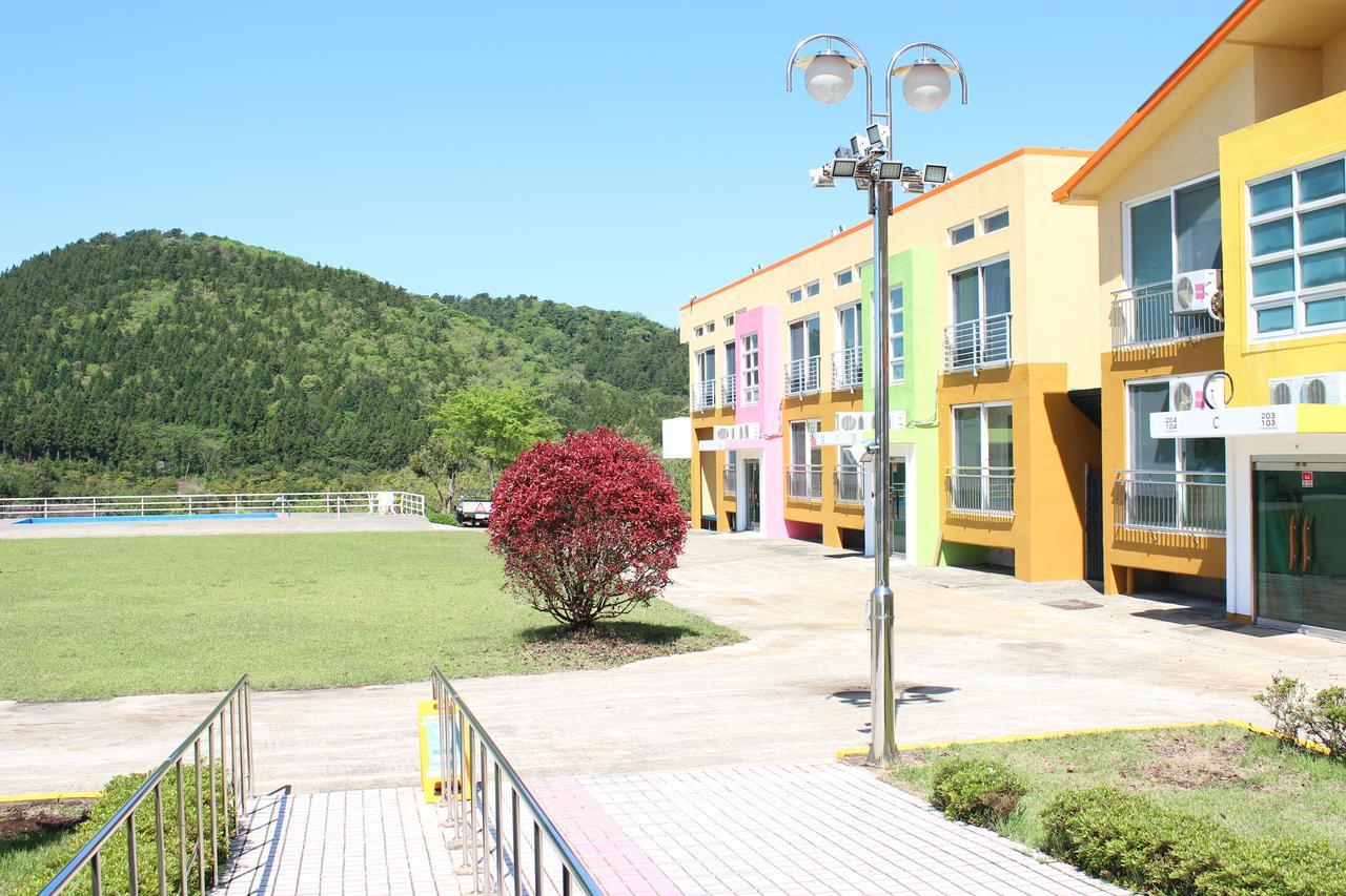 Geomunoreum Hostel Чеджудо Экстерьер фото