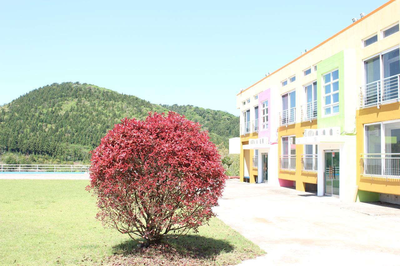 Geomunoreum Hostel Чеджудо Экстерьер фото