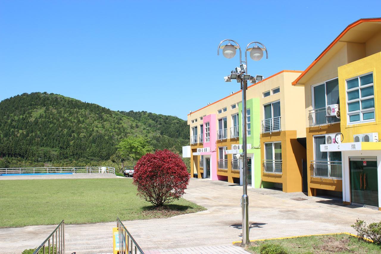 Geomunoreum Hostel Чеджудо Экстерьер фото