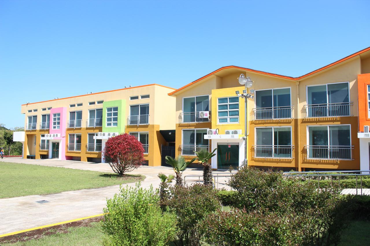 Geomunoreum Hostel Чеджудо Экстерьер фото