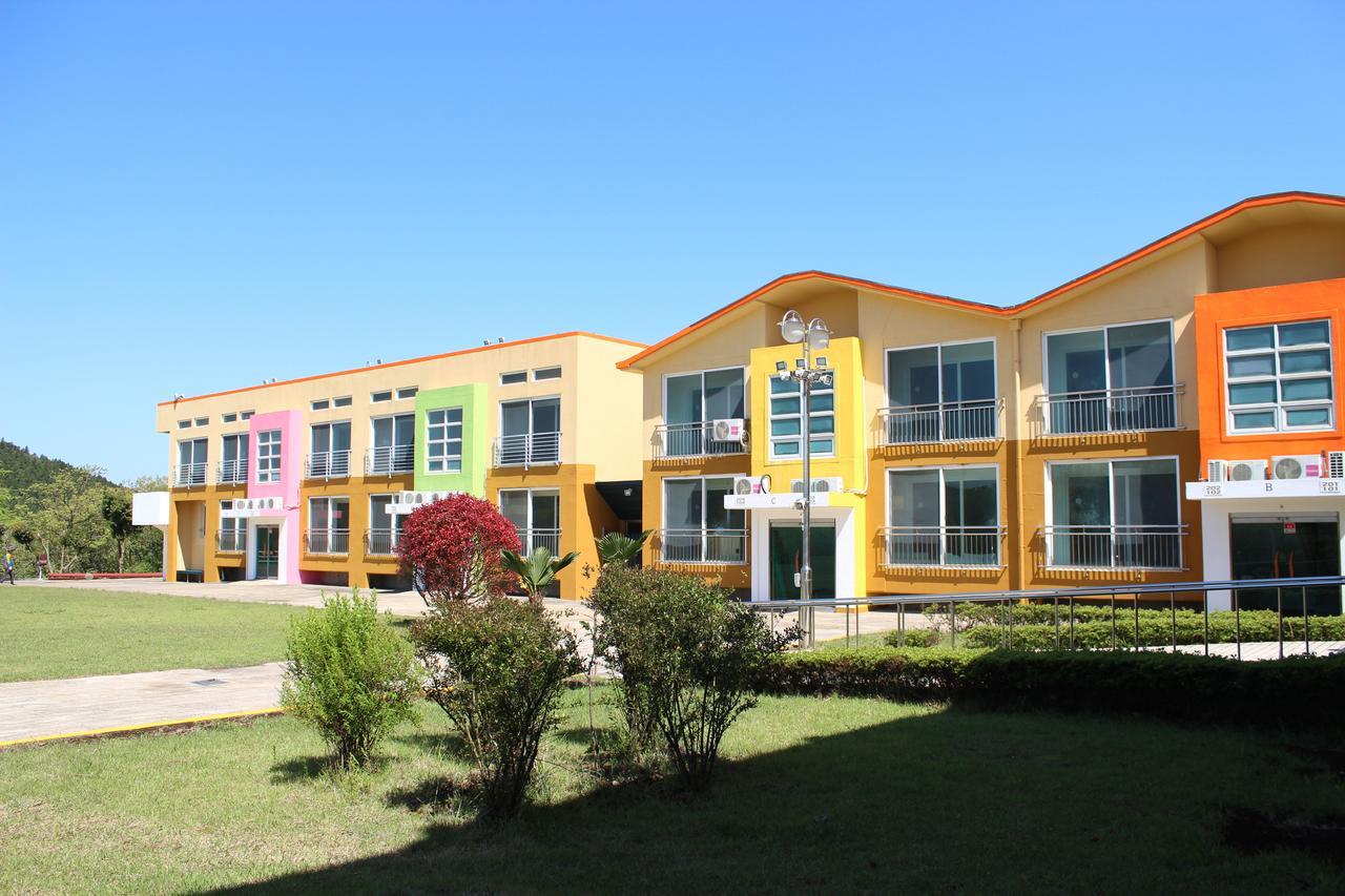 Geomunoreum Hostel Чеджудо Экстерьер фото