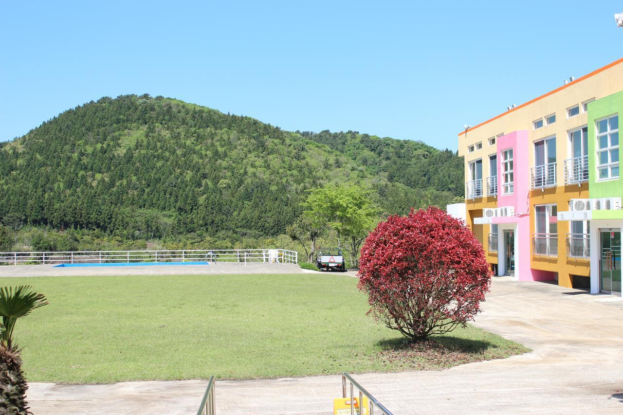 Geomunoreum Hostel Чеджудо Экстерьер фото